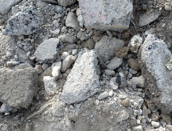 Deblais mélange terre + béton ou enrobé